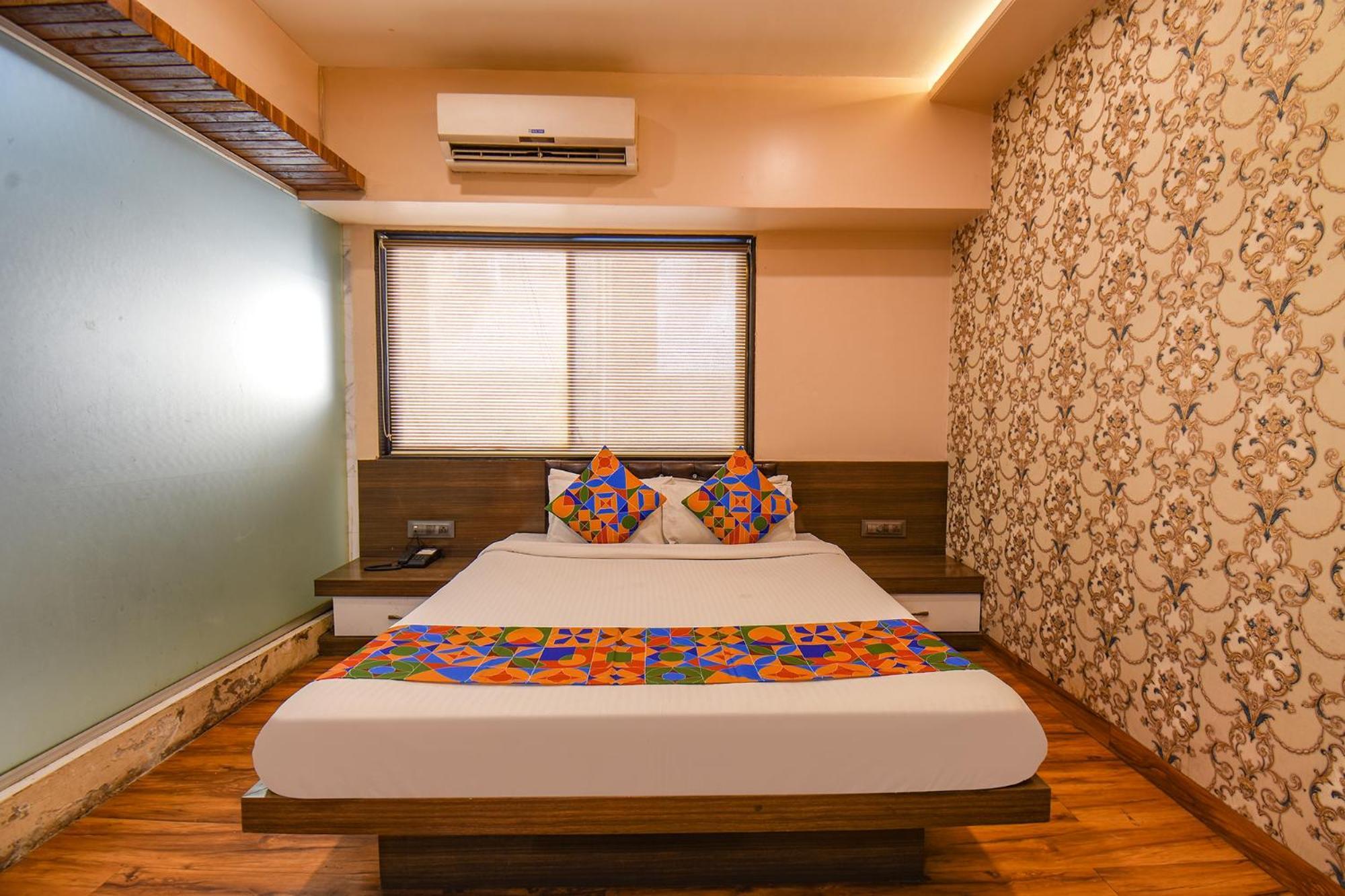 Fabexpress Glory - Nr Skywalk Bridge Hotel Pimpri-Chinchwad Buitenkant foto